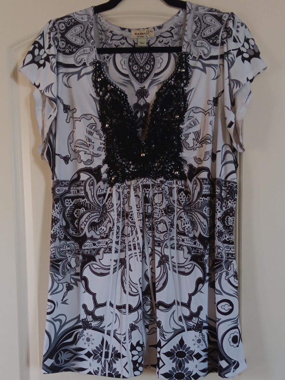 ONE WORLD White and Black Paisley Lace-Front Women’s Top